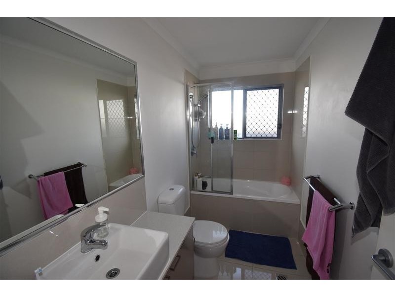 2/5 Cypress Place, Peregian Springs QLD 4573