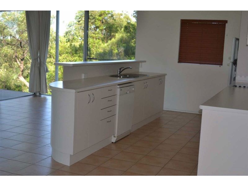 210 Tallgum Avenue, Doonan QLD 4562