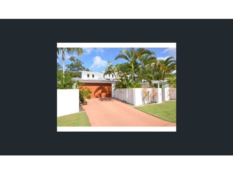 27 Creek Rd, Noosaville QLD 4566