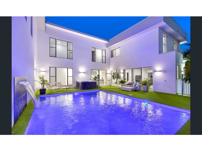 13 Waterside Court, Noosa Waters QLD 4566