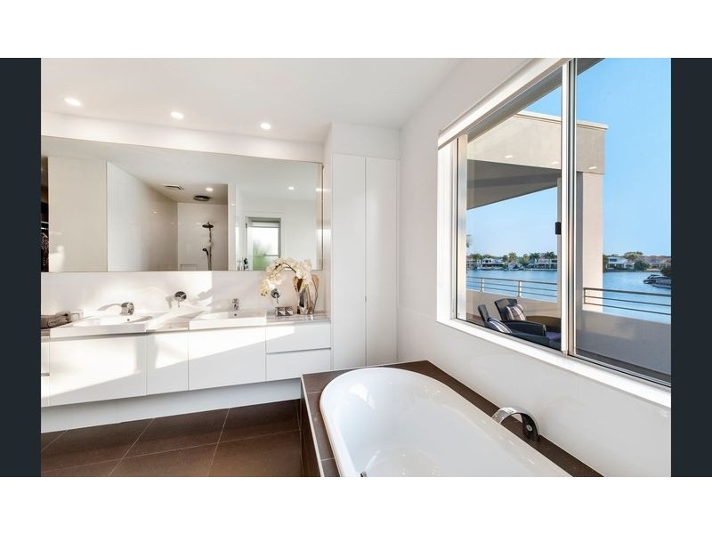 13 Waterside Court, Noosa Waters QLD 4566