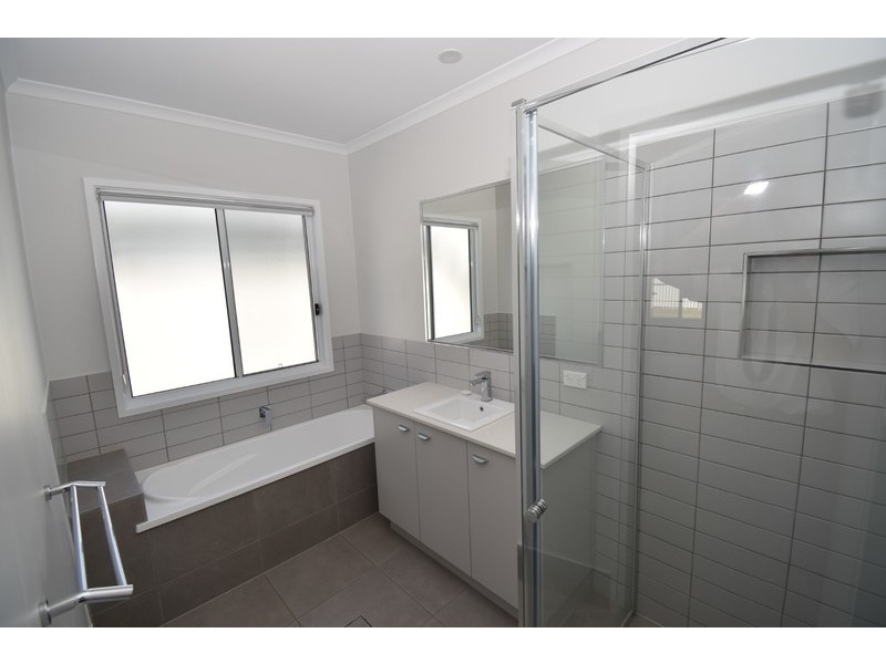 1/12 Grove Boulevard, Mooloolah Valley QLD 4553