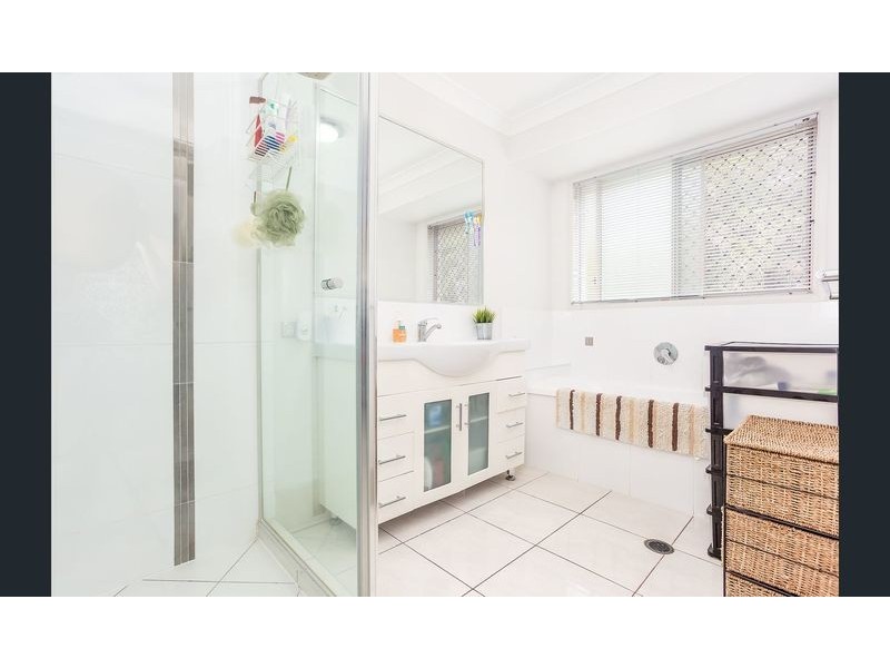 1 Moreton Crt, Southside QLD 4570