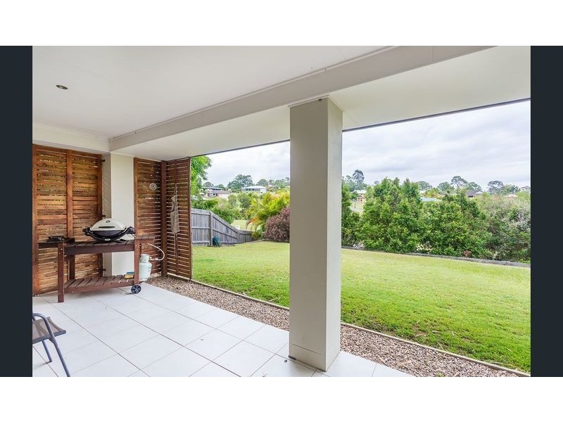 1 Moreton Crt, Southside QLD 4570