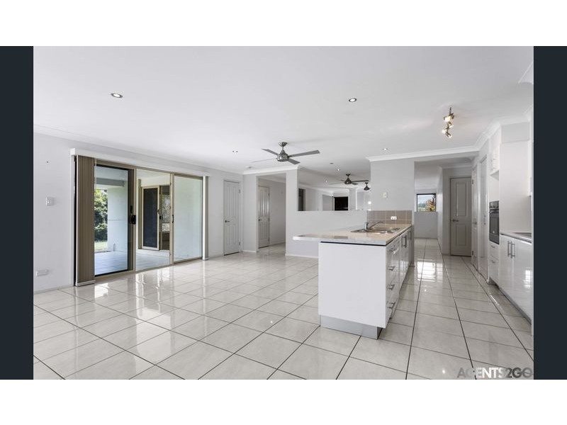 1 Moreton Crt, Southside QLD 4570