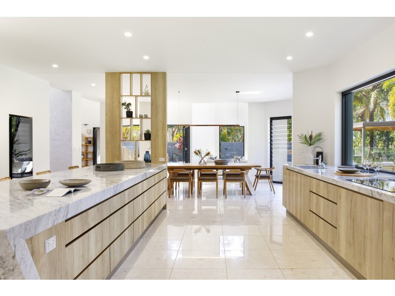 2 Frypan Track, Noosa North Shore QLD 4565