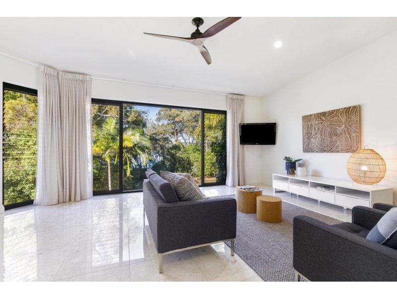 2 Frypan Track, Noosa North Shore QLD 4565