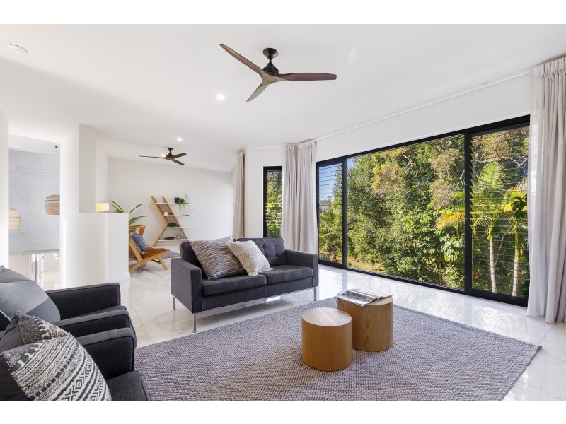 2 Frypan Track, Noosa North Shore QLD 4565