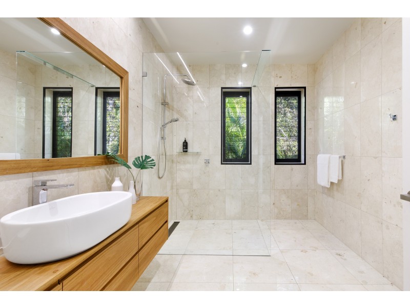 2 Frypan Track, Noosa North Shore QLD 4565