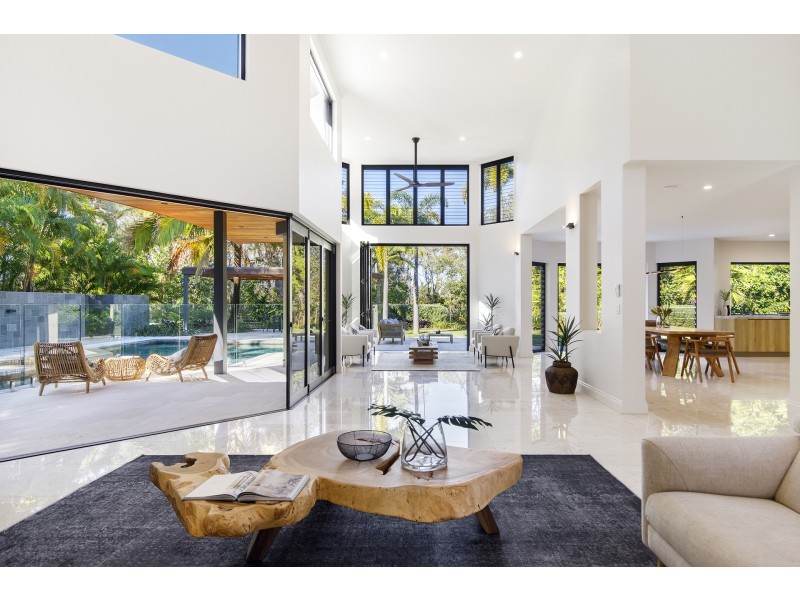 2 Frypan Track, Noosa North Shore QLD 4565