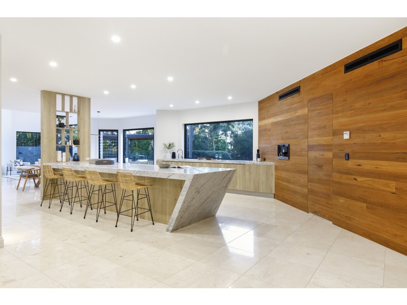 2 Frypan Track, Noosa North Shore QLD 4565