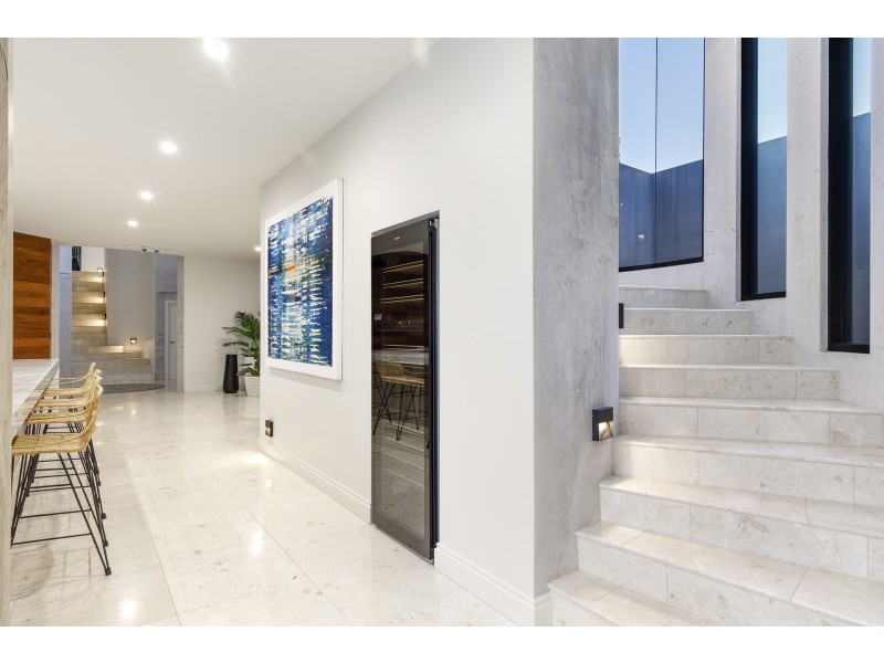 2 Frypan Track, Noosa North Shore QLD 4565