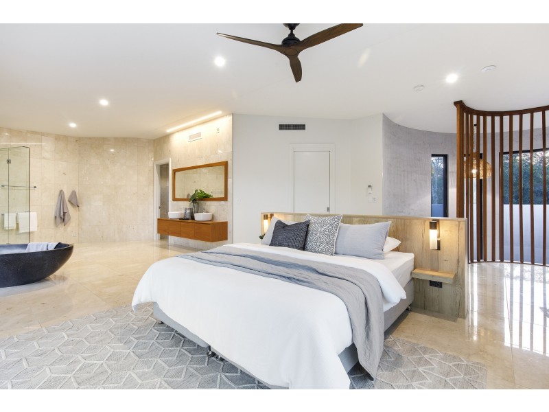 2 Frypan Track, Noosa North Shore QLD 4565