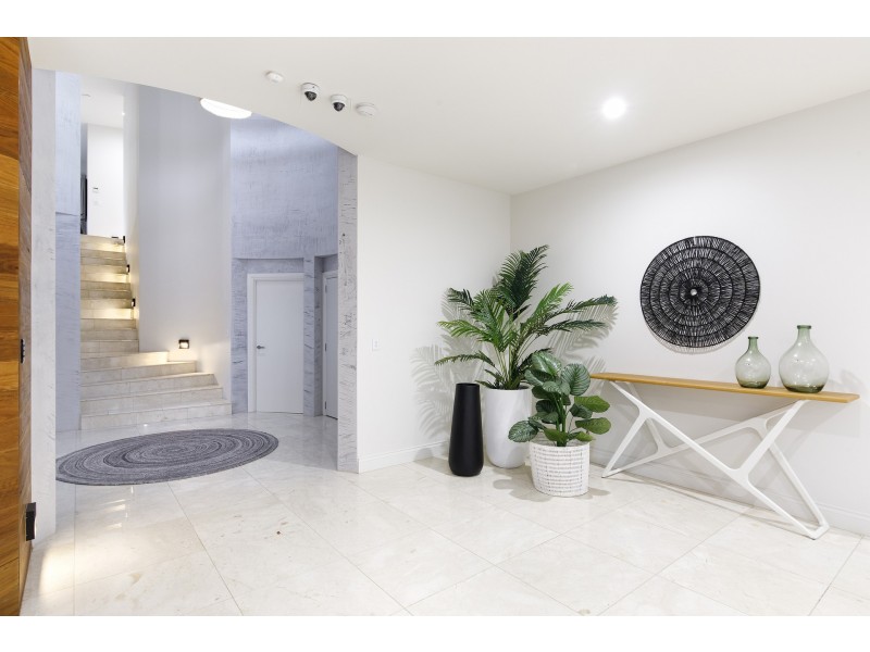 2 Frypan Track, Noosa North Shore QLD 4565