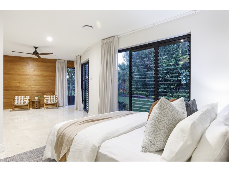 2 Frypan Track, Noosa North Shore QLD 4565