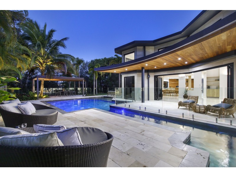 2 Frypan Track, Noosa North Shore QLD 4565
