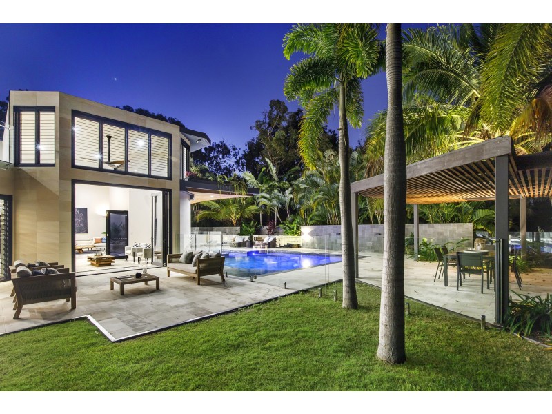 2 Frypan Track, Noosa North Shore QLD 4565