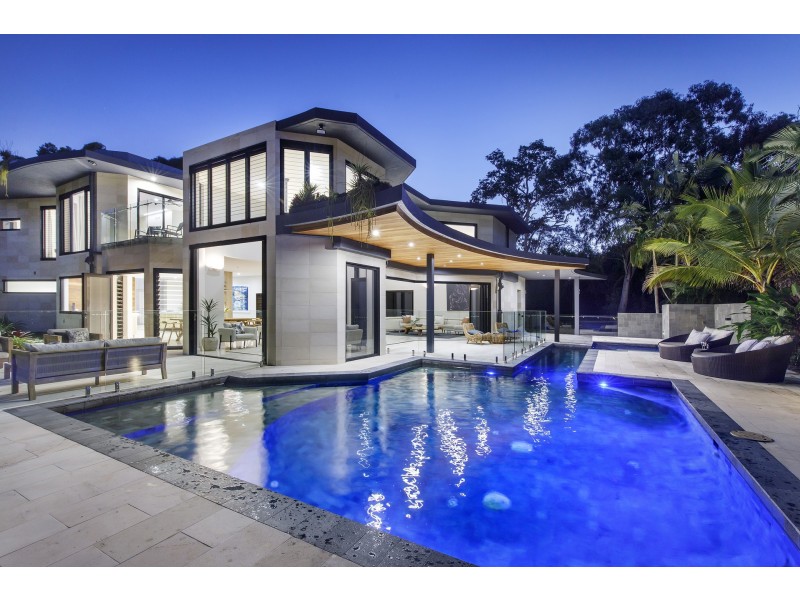 2 Frypan Track, Noosa North Shore QLD 4565