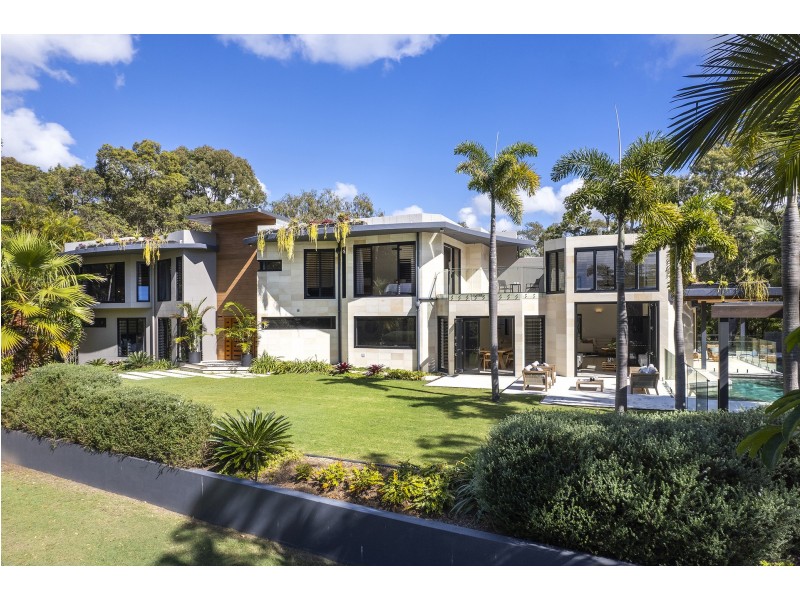 2 Frypan Track, Noosa North Shore QLD 4565