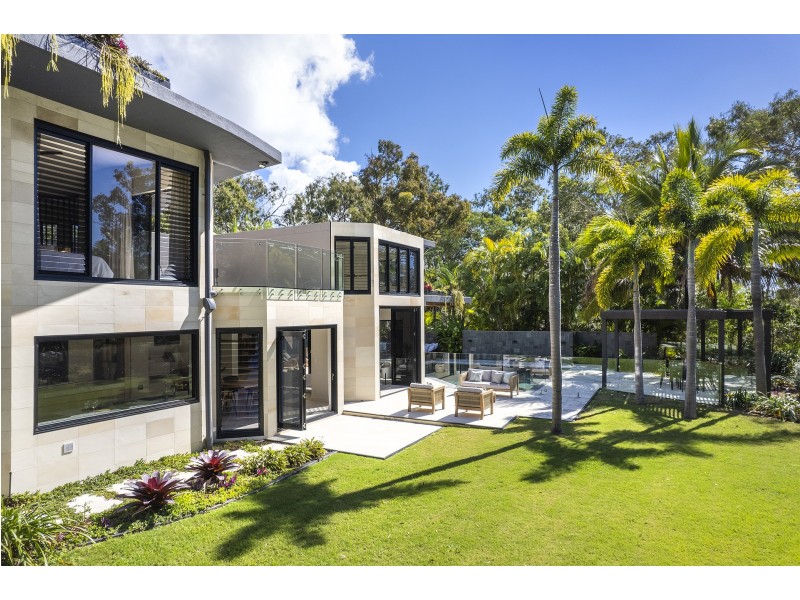 2 Frypan Track, Noosa North Shore QLD 4565