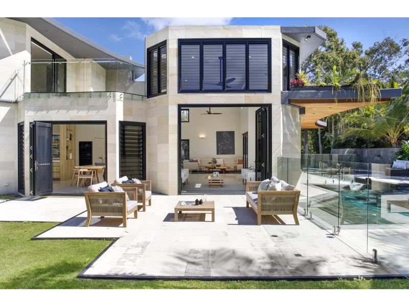 2 Frypan Track, Noosa North Shore QLD 4565