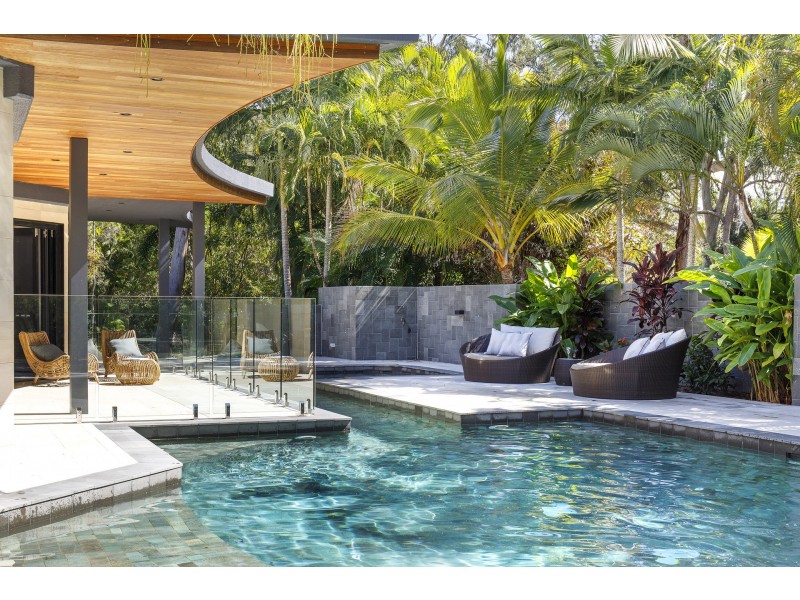 2 Frypan Track, Noosa North Shore QLD 4565