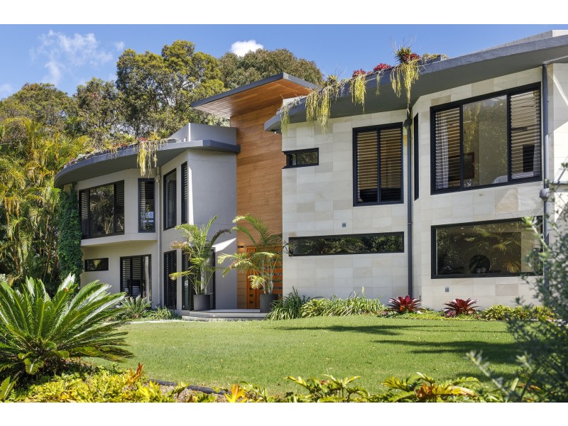 2 Frypan Track, Noosa North Shore QLD 4565