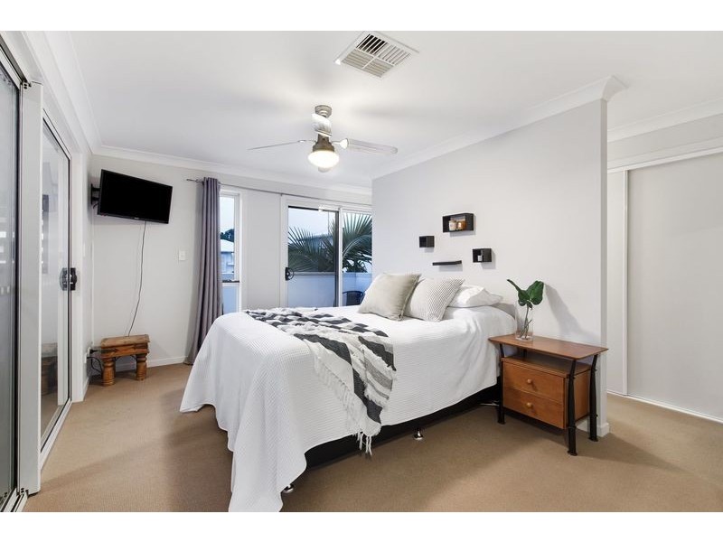 2/2 Lake Weyba Drive, Noosaville QLD 4566