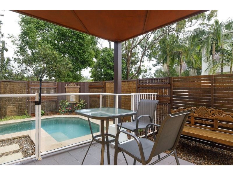 2/2 Lake Weyba Drive, Noosaville QLD 4566