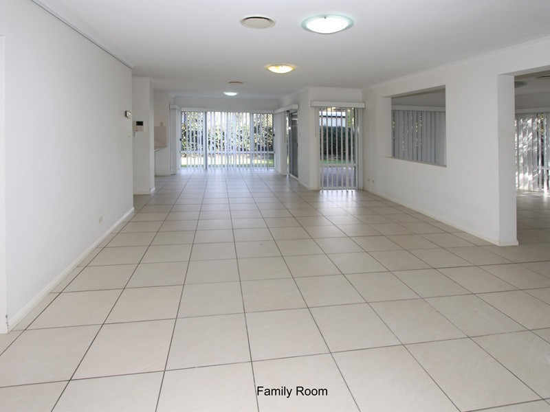 12 Little Mountain Dr, Little Mountain QLD 4551