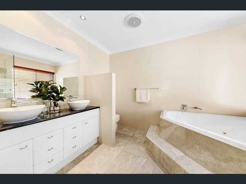 24 Regatta Circ, Noosaville QLD 4566