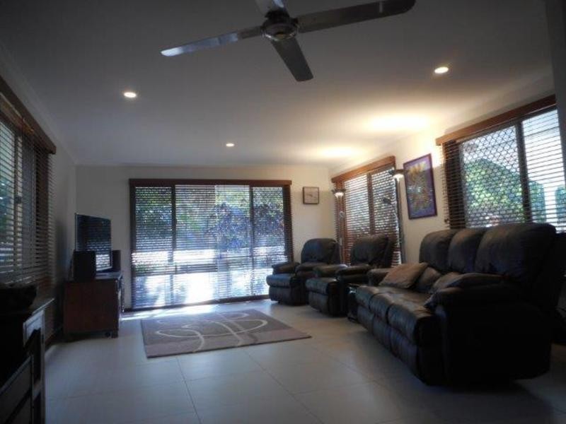 24 Wavecrest Ave, Castaways Beach QLD 4567