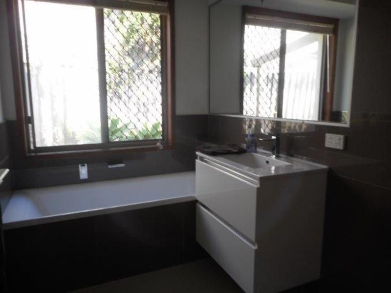 24 Wavecrest Ave, Castaways Beach QLD 4567