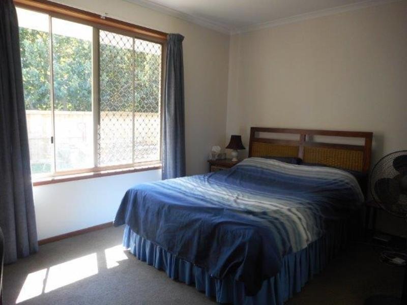 24 Wavecrest Ave, Castaways Beach QLD 4567