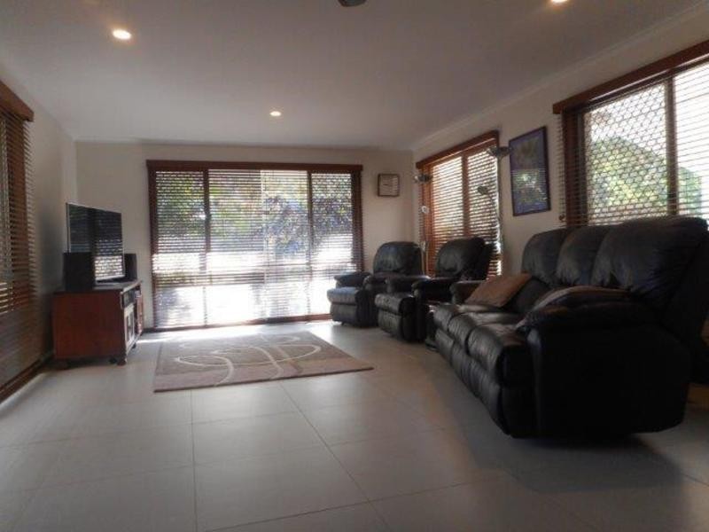 24 Wavecrest Ave, Castaways Beach QLD 4567