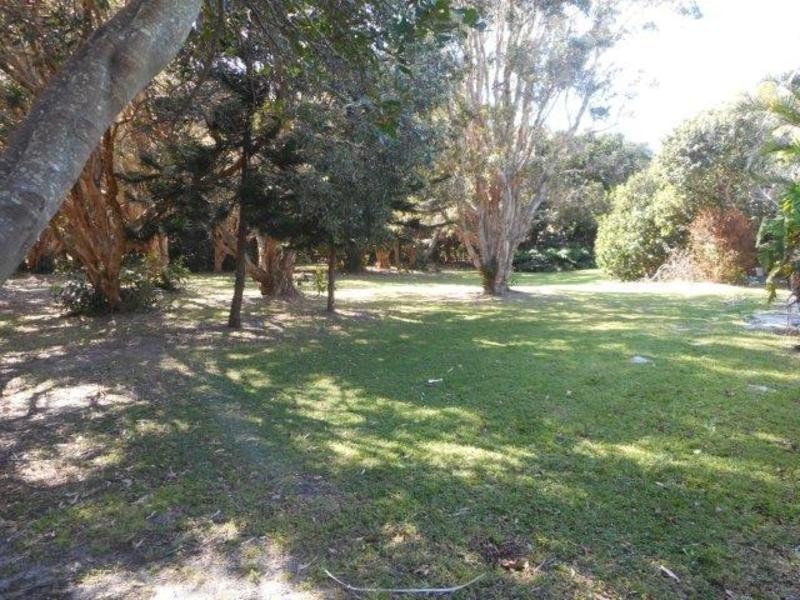 24 Wavecrest Ave, Castaways Beach QLD 4567