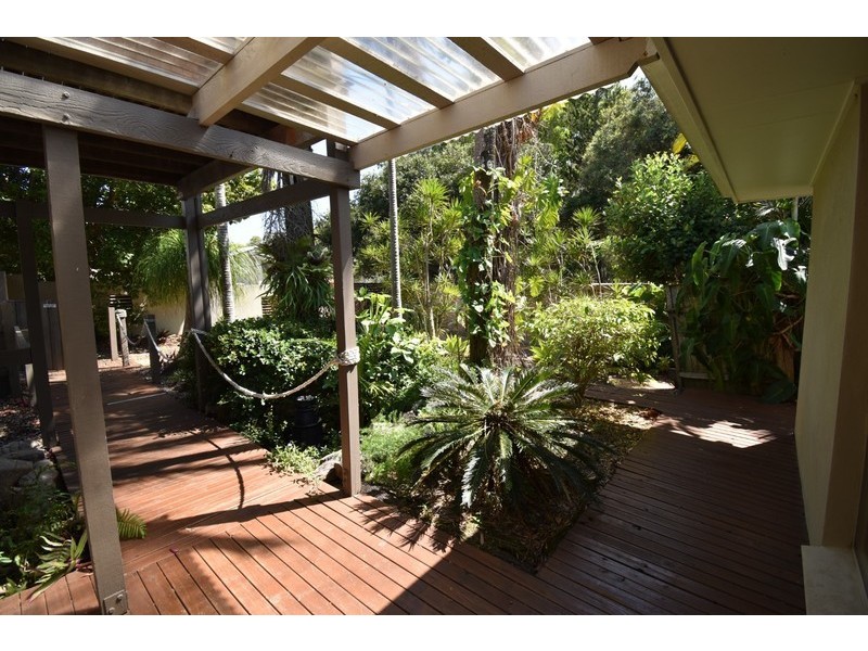 24 Wavecrest Ave, Castaways Beach QLD 4567