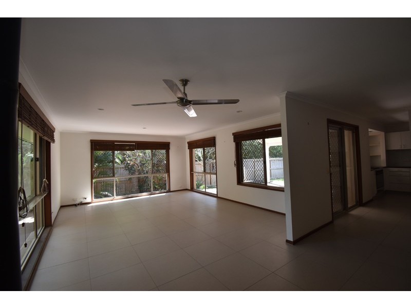 24 Wavecrest Ave, Castaways Beach QLD 4567