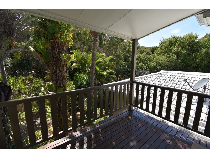 24 Wavecrest Ave, Castaways Beach QLD 4567