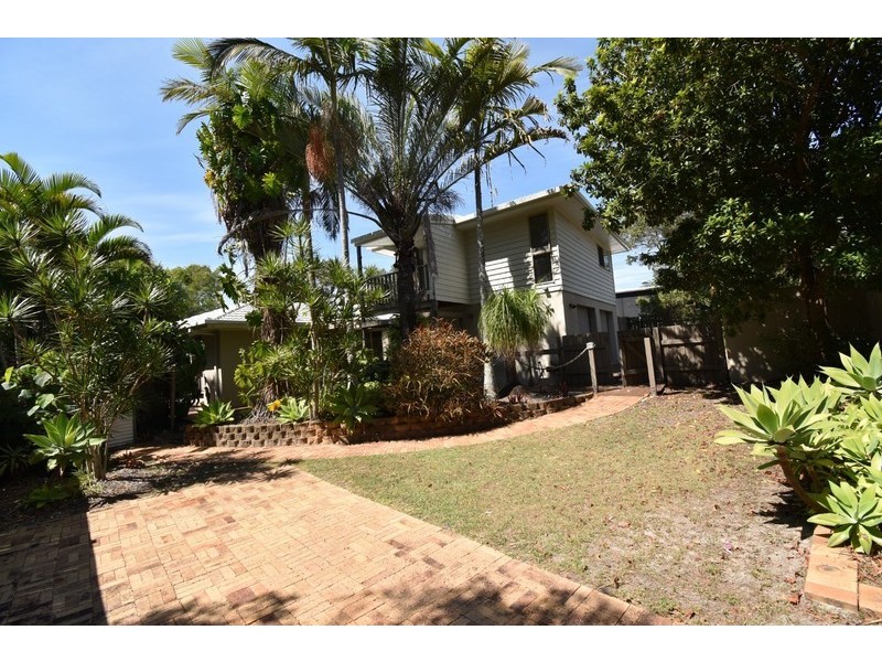 24 Wavecrest Ave, Castaways Beach QLD 4567
