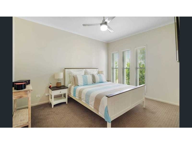 18 Honeyeater Cres, Peregian Springs QLD 4573