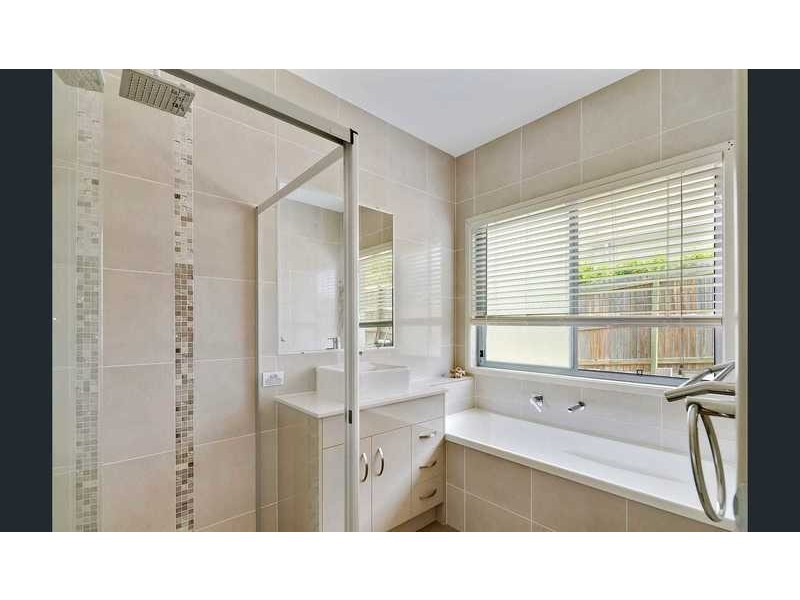 18 Honeyeater Cres, Peregian Springs QLD 4573
