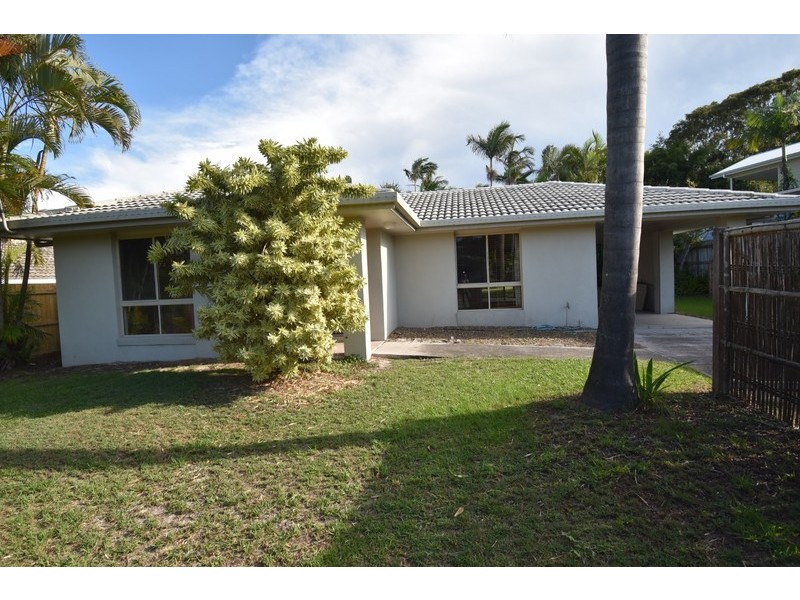 23 Dame Patti Drve, Sunrise Beach QLD 4567