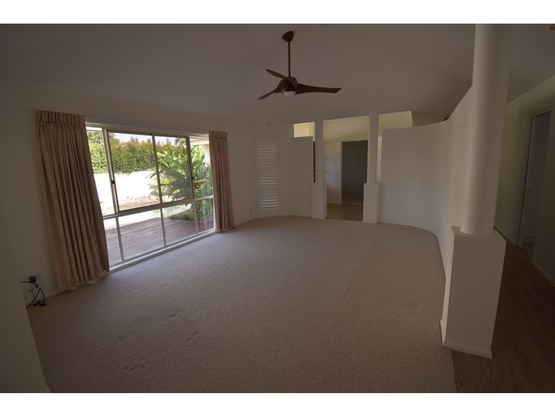 2 Seagull Crt, Noosa Waters QLD 4566