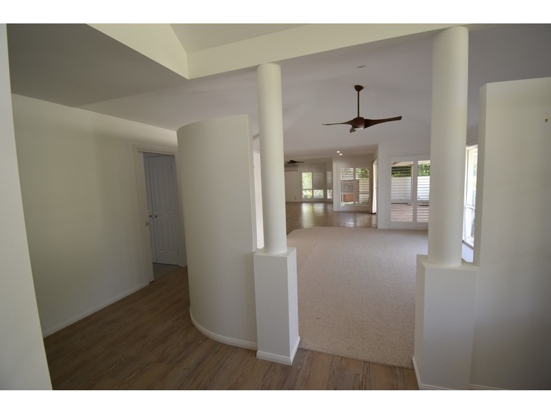 2 Seagull Crt, Noosa Waters QLD 4566