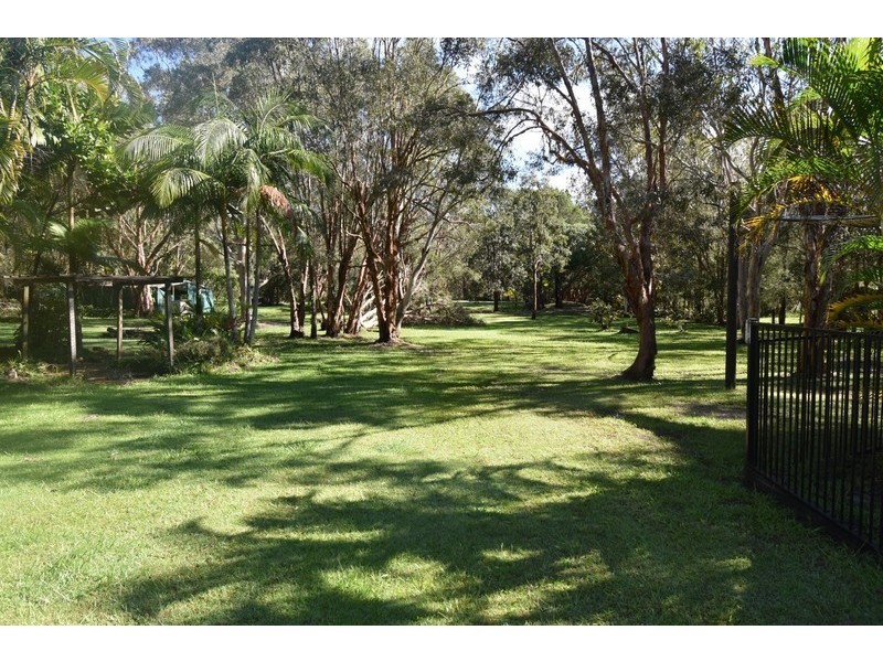 33 Illawarra Dr, Cooroibah QLD 4565
