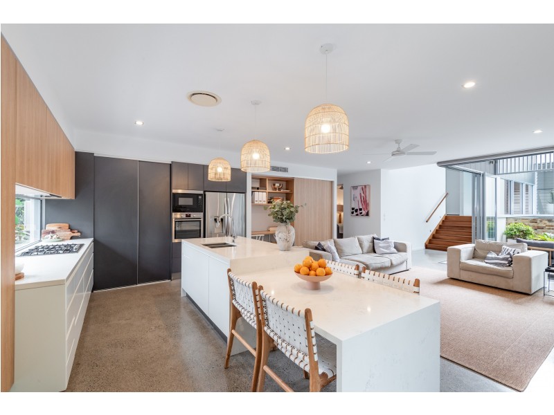 11 Blue Gum Road, Noosa Heads QLD 4567