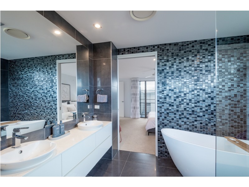 11 Blue Gum Road, Noosa Heads QLD 4567