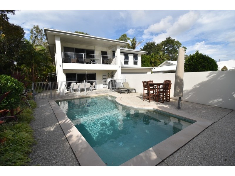 10 Waterside Crt, Noosa Waters QLD 4566