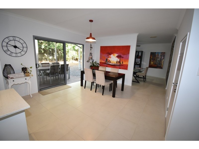 10 Waterside Crt, Noosa Waters QLD 4566